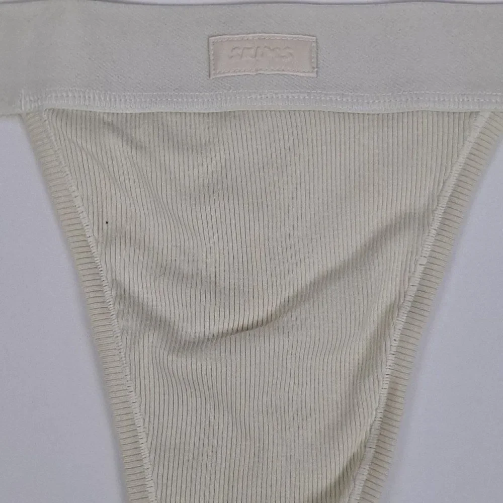 2 pair SKIMS ribbed thongs NWT‎